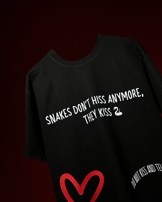 BLACK VENOUMOUS LOVE T-SHIRT