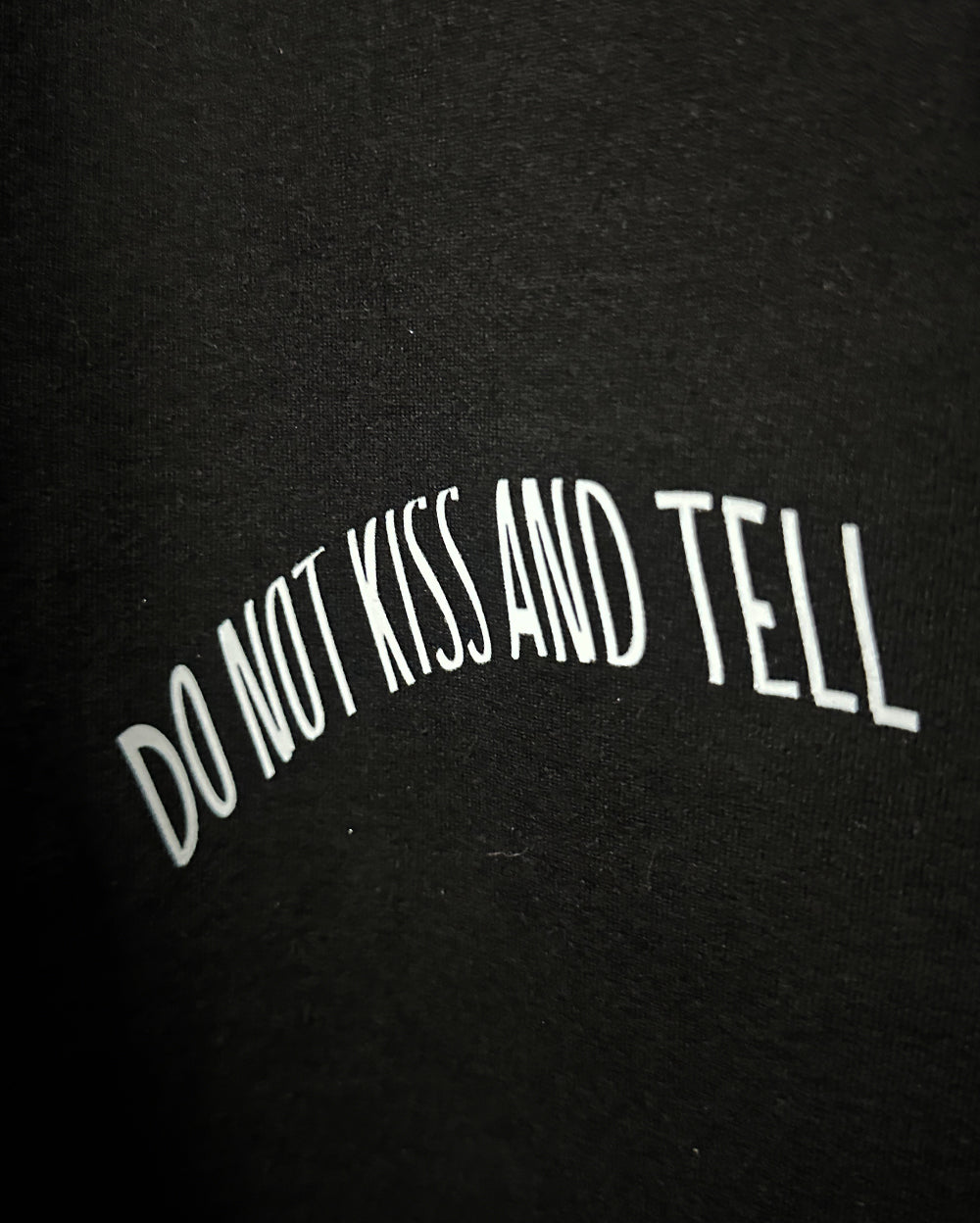 BLACK VENOUMOUS LOVE T-SHIRT