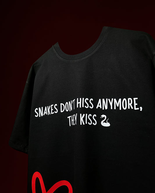 BLACK VENOUMOUS LOVE T-SHIRT